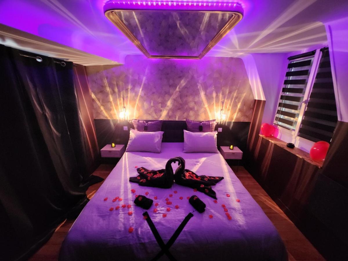 Caen, Tu M'Aimes - Suite Romantique Exterior foto